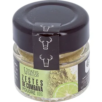 Koření Patisdécor Objevte intenzivní chuť tropů s práškem z kůry combavy (Citrus hystrix). Jemně mletý citrusový prášek dodá dezertům, marinádám i nápojům výraznou, svěží citronovo-květinovou chuť.