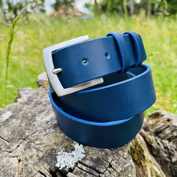 Opasek Kožený opasek modrý s nerezovou sponou Rozměry opasku: Obvod pasu: 80 cm (Celková délka 95cm)