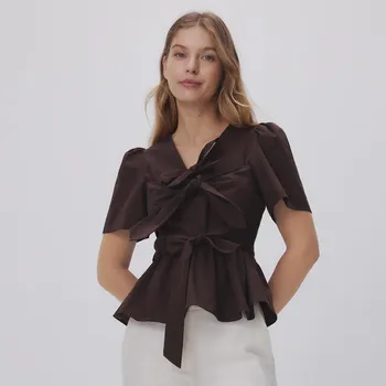 Dámské tričko Reserved - Halenka s ozdobným vázáním - hnědá - 724HF-88X - 724HF-88X-XS