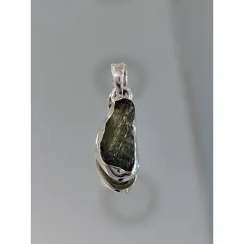 Přívěsek Přívěšek z přírodního vltavínu s ouškem ze stříbra