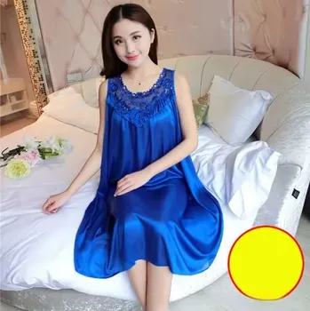 Dámské noční prádlo Dámská saténová noční košilka s krajkovým výstřihem Barva: tmavě modrá