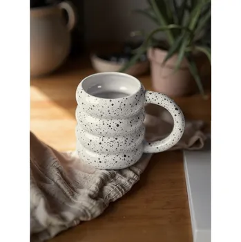 Sinsay - Hrnek s tečkovaným vzorem - bílá - 930FN-00X - 930FN-00X-ONE