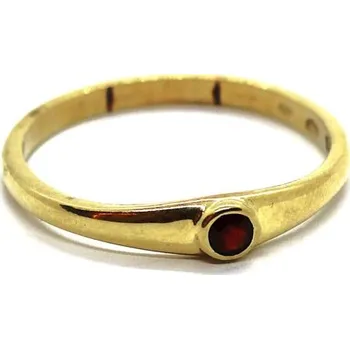 Prsten Zlatý prsten s červeným kamenem