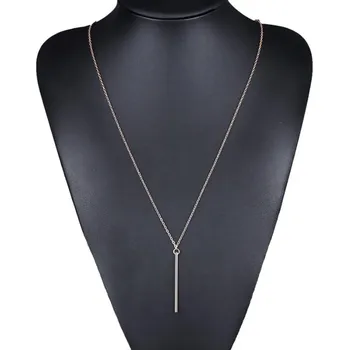 Náhrdelník B-TOP Jemný dámský náhrdelník s obdélníkovým přívěskem Simple stříbrná