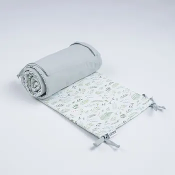 Tulimese Mantinel do postýlky svěží kapradiny šedozelený UMÍSTĚNÍ MANTINELU: MANTINEL KOLEM CELÉHO OBVODU POSTÝLKY, VOLBA ROZMĚRU POSTÝLKY: MANTINEL PRO ATYPICKOU POSTÝLKU