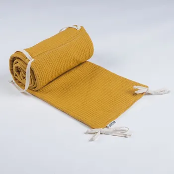 Tulimese Mantinel do postýlky vaflový hořčicový UMÍSTĚNÍ MANTINELU: MANTINEL KOLEM CELÉHO OBVODU POSTÝLKY S ODDĚLENOU BOČNÍ STRANOU, VOLBA ROZMĚRU POSTÝLKY: MANTINEL PRO ATYPICKOU POSTÝLKU