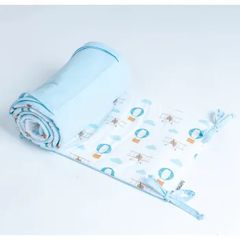 Tulimese Mantinel do postýlky letadla a balóny modrý UMÍSTĚNÍ MANTINELU: MANTINEL KOLEM CELÉHO OBVODU POSTÝLKY S ODDĚLENOU BOČNÍ STRANOU, VOLBA ROZMĚRU POSTÝLKY: MANTINEL PRO POSTÝLKU 120 X 60 CM