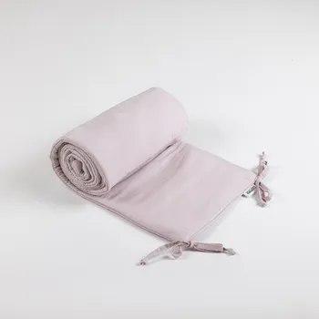 Dětsný nábytek Tulimese Mantinel do postýlky jednobarevný pudrový UMÍSTĚNÍ MANTINELU: MANTINEL ZAKRÝVAJÍCÍ ČELA A JEDNU DLOUHOU STRANU POSTÝLKY, VOLBA ROZMĚRU POSTÝLKY: MANTINEL PRO ATYPICKOU POSTÝLKU