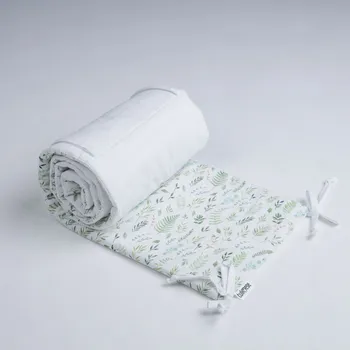 Příslušenství pro dětskou postel a kolébku Tulimese Mantinel do postýlky svěží kapradiny bílý UMÍSTĚNÍ MANTINELU: MANTINEL ZAKRÝVAJÍCÍ PROSTOR KOLEM HLAVIČKY MIMINKA, VOLBA ROZMĚRU POSTÝLKY: MANTINEL PRO POSTÝLKU 140 X 70 CM