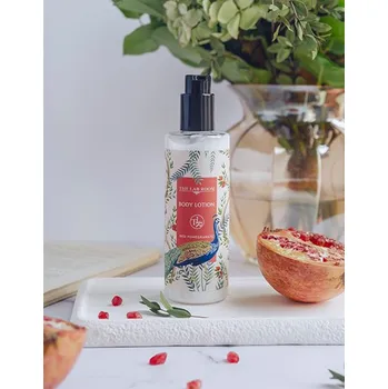 Tělové mléko THE LAB ROOM Mléko s granátovým jablkem na ruce a tělo, THE LAB ROOM, 300 ml