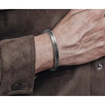 Náramek B-TOP Pánský pevný nerezový náramek s rýhou Druh barvy: Stříbrná