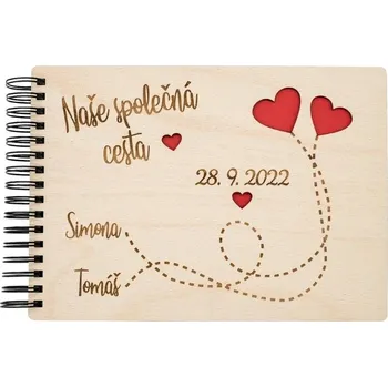 Dřevěné svatební fotoalbum - Novomanželé Vyber typ vazby: Dva doplňovací kroužky (sříbrné), Barva srdíček: Žlutá, Barva vnitřních papírů: Čokoládová