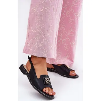 Dámské sandále Elegantní Dámské Sandály Na Plochém Podpatku S Dekorací S.Barski KV51-082 Barva: Černá, Velikost: 38