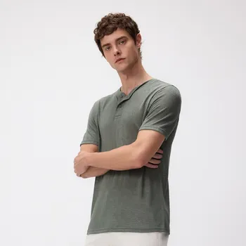 Pánské tričko Reserved - Henley tričko s klasickým střihem - tmavě zelená - WC941-79X - WC941-79X-S