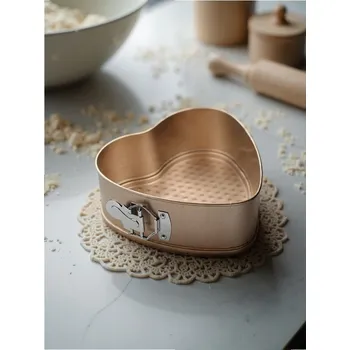 Forma na pečení Sinsay - Forma na pečení ve tvaru srdce - zlatá - 892GL-RSG - 892GL-RSG-ONE