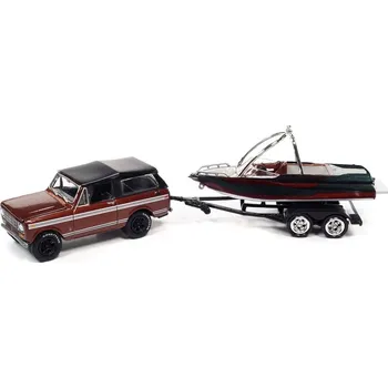 autíčko International Scout 1979 w/Bass Boat a Trailer 1:64 - Johnny Lightning International with Bass Boat - sběratelský model autá 1/64