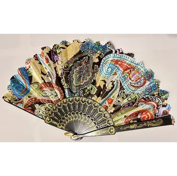 Vějíř se saténovou látkou Ve víru vášně hnědý