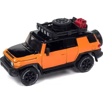autíčko Toyota FJ Cruiser 2007 oranžová 1:64 - Johnny Lightning Toyota F J Cruiser - sběratelský model auta 1/64