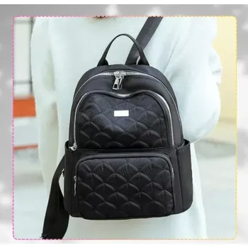 Městský batoh Prošívaný dámský batoh DB22 (Elegantní dámský městský prošívaný batoh 30 x 28 x 12 cm, barva černá)