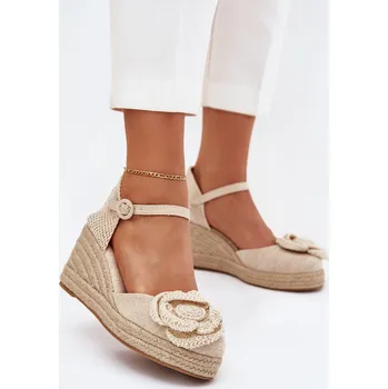 Dámské sandále Dámské Sandály Na Klínu S Pletením A Háčkovanou Květinou Ismilea Barva: Béžová, Velikost: 39