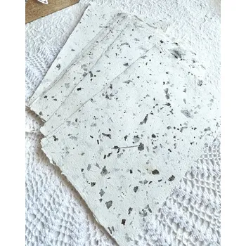 Umělecký papír Pod Rukama Ruční papír recykl bylinkový s meduňkou A5 120 g