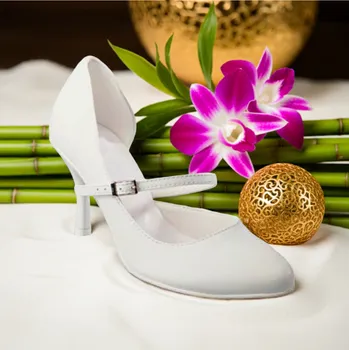 Dámské lodičky Saténové svatební lodičky s páskem bílé Velikost obuvi: 34