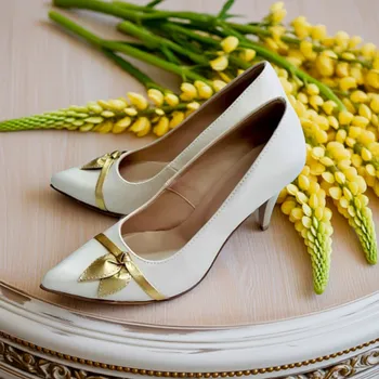 Dámské lodičky Kožené lodičky se zlatou aplikací - latte Velikost obuvi: 34