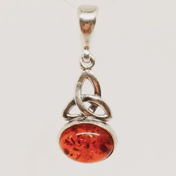 Přívěsek Přívěsek Jantarový kamínek v pleteném závěsu (přívěsek)