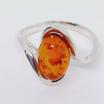 Prsten Prsten Jantarový oválek se stříbrným zdobením (prsten)