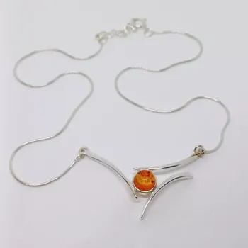 Náhrdelník Náhrdelník Jantarový kámen mezi stříbrnými pruty (náhrdelník)