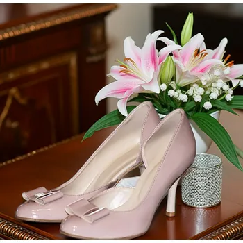 Dámské lodičky Pudrově růžové lakované svatební lodičky Velikost obuvi: 42