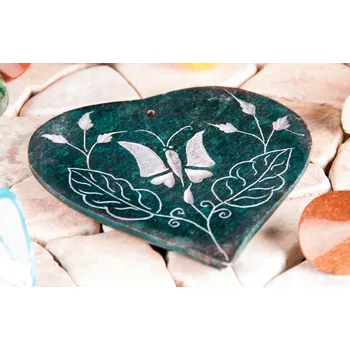 Vonná tyčinka Mani Bhadra Mani Bhadra Stojánek na vonné tyčinky Srdce s motýlem mastek, 11 x 10 cm