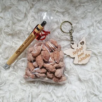 Balíček pro učitelku - Pražené mandle, přívěšek a propiska s vlastním textem