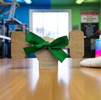 Dárková krabička Dřevěná karta na peníze Činka s rukou