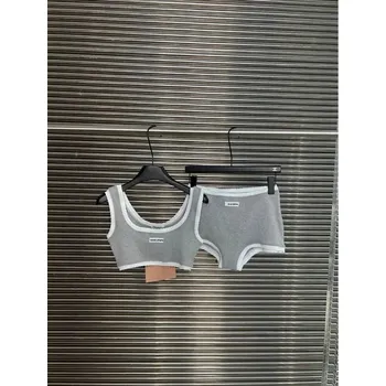 Krátký top s volánem – slim střih, letní styl Velikost: L, Barva (Varianta): Šedá