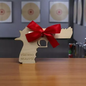 Dárková krabička Dřevěná karta na peníze Pistole