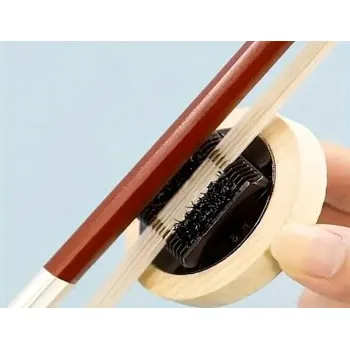 Čistič žíní na smyčci houslí