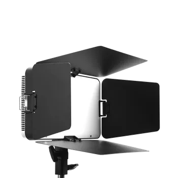 Studiové světlo amaran Pano 60c Barn Doors