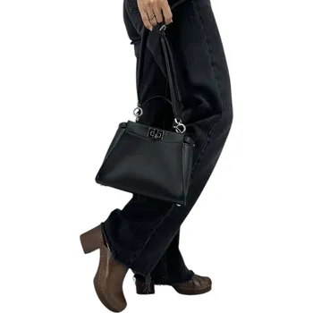 Kabelka FENDI Peekaboo Mini Black Bag