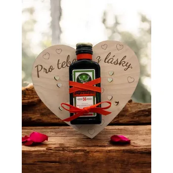 Žertovný předmět Srdce s panákem Jägermeister 0,02L 35% (dárek, který zaručeně potěší a zahřeje :).)
