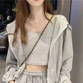 trojdílná sportovní souprava s mikinou a šortkami Velikost: L, Barva (Varianta): One-piece vest