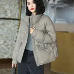 Dámská péřová bunda s vysokým límcem a kapucí Barva: Šedá, Velikost: S