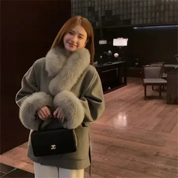 Dámský kabát Zimní dámský kabát s páskem a kožešinovým límcem Barva: Šedá, Velikost: S