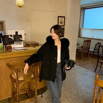 Dámský kabát Dámský zimní kabát s kapucí – kožešinový límec Barva: Černá, Velikost: S