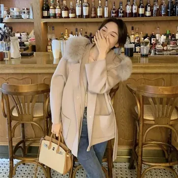 Dámský kabát Dámský zimní kabát s kapucí – kožešinový límec Barva: Béžová, Velikost: S
