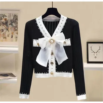 Krátký pletený svetr – výstřih do V, mašle Barva: Černá, Velikost: ONE SIZE