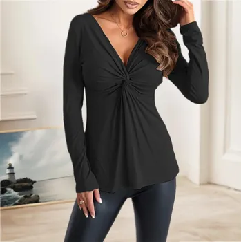 Dámský svetr Elegantní dámský svetr s výstřihem a dlouhým rukávem Barva: Černá, Velikost: L