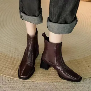 Dámské kozačky Zimní dámské boty na silném podpatku Barva: Hnědá, Velikost: 35