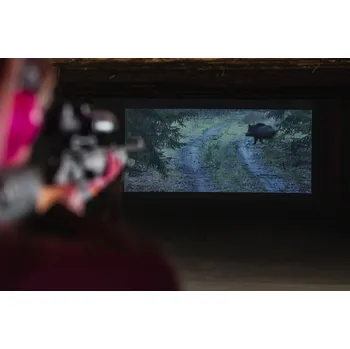 Herní konzole Moderní kinostřelnice - plátno, kamery, počítač, reproduktory, motor, konzole