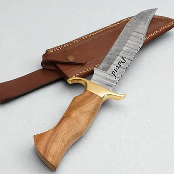 Exkluzivní lovecký nůž z damascénské oceli a rukojetí z olivového dřeva